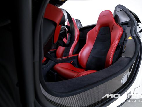 Used 2016 McLaren 650S Spider image 13