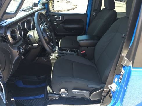 Used 2023 Jeep Wrangler Sport AWD/4WD image 16