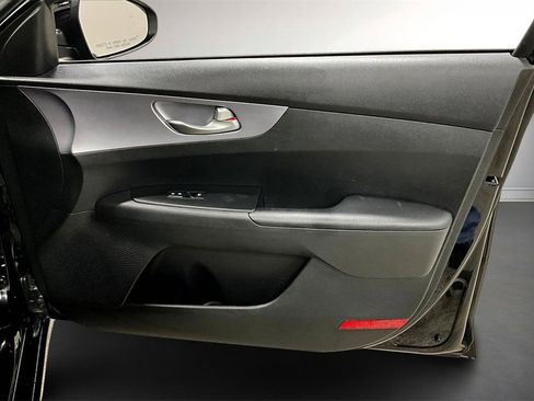 Used 2022 Kia Forte LXS image 27