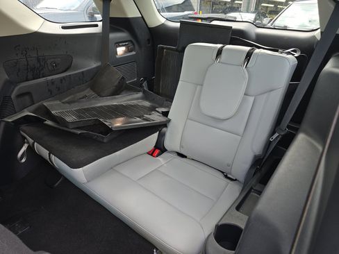 Used 2025 Ford Explorer Platinum w/ LUX Leather Package AWD/4WD image 8