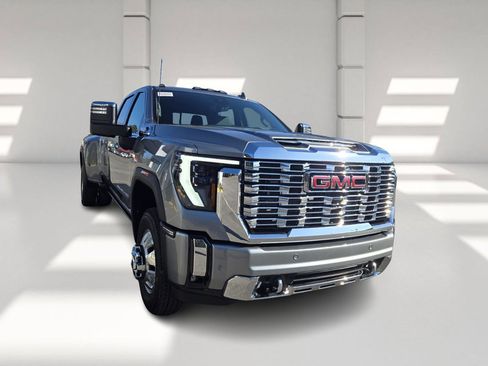 New 2026 GMC Sierra 3500 Denali w/ Denali Reserve Package image 3