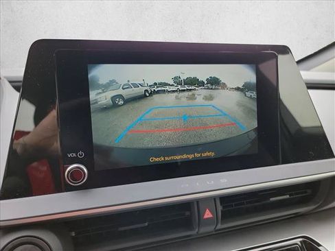 Used 2024 Toyota Prius LE FWD image 20