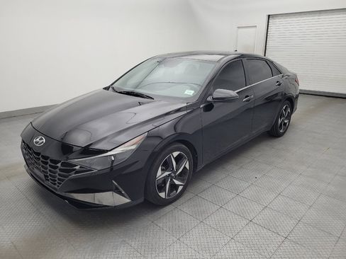 Used 2021 Hyundai Elantra SEL w/ Convenience + Premium Package FWD image 2