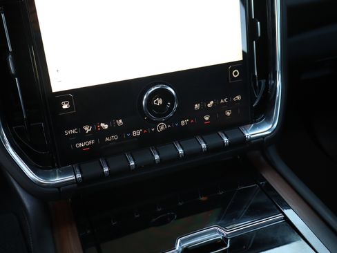 Used 2025 GMC Yukon Denali w/ Sun & Power Step Package image 32