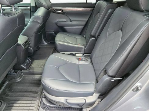 Used 2026 Toyota Highlander Platinum AWD/4WD image 18