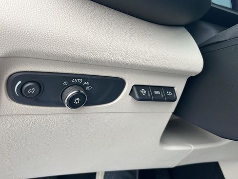 Used 2022 Buick Envision Avenir w/ Technology Package II FWD image 13