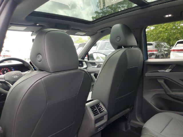 New 2026 Volkswagen Tiguan SE R-Line FWD image 11