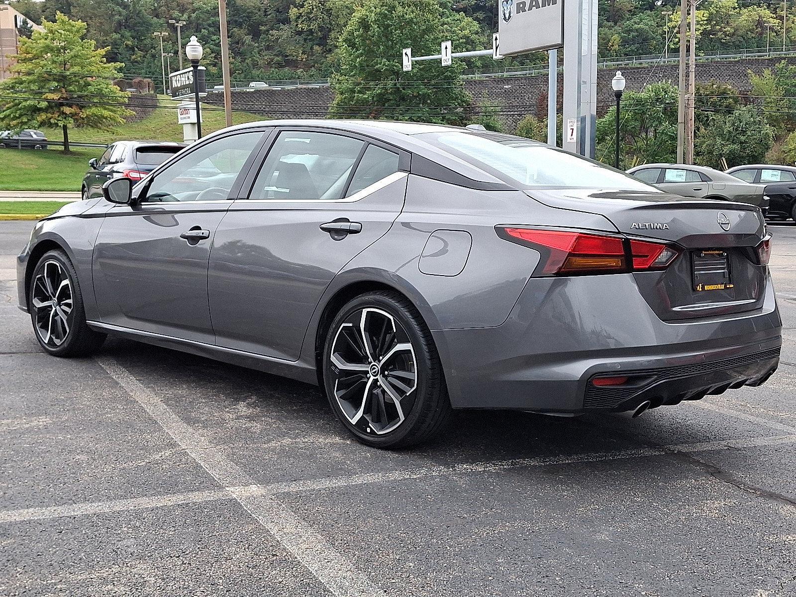 Used 2024 Nissan Altima 2.5 SR FWD image 6