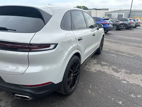 Used 2024 Porsche Cayenne AWD/4WD image 13