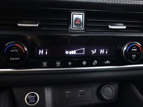 Used 2023 Nissan Rogue SV image 22