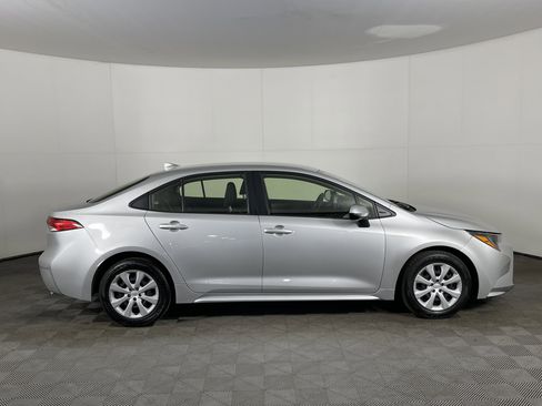 Used 2023 Toyota Corolla LE image 5