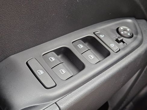 Used 2026 Hyundai Venue SEL FWD image 23