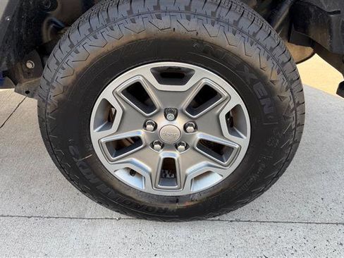 Used 2018 Jeep Wrangler Sport image 13