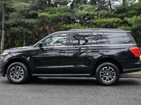 Used 2024 Ford Expedition XLT image 4