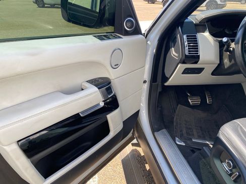 Used 2017 Land Rover Range Rover Supercharged AWD/4WD image 26