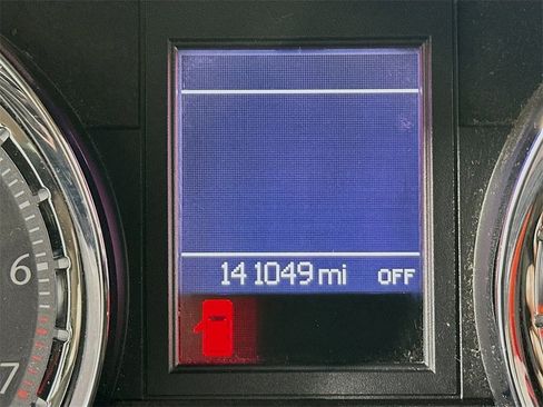 Used 2012 Chrysler Town & Country Touring image 13