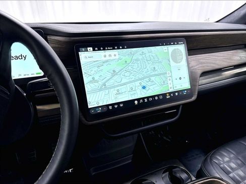 Used 2025 Rivian R1S Premium AWD/4WD image 18