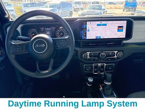 Used 2025 Jeep Gladiator Sport image 11