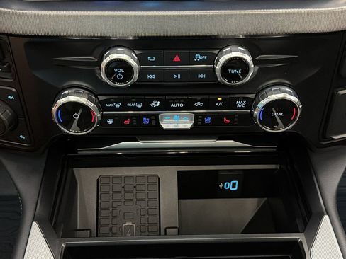 Used 2026 Ford F450 Platinum w/ FX4 Off-Road Package AWD/4WD image 25