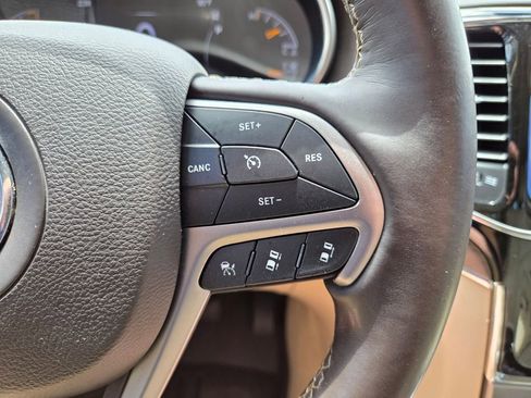 Used 2021 Jeep Grand Cherokee Overland RWD image 32