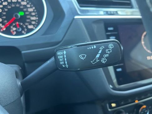 Used 2021 Volkswagen Tiguan SE image 16