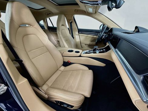Used 2023 Porsche Panamera image 30
