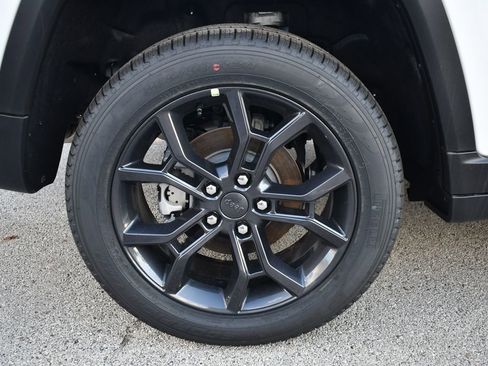 New 2025 Jeep Grand Cherokee Limited w/ Trailer Tow Package AWD/4WD image 7