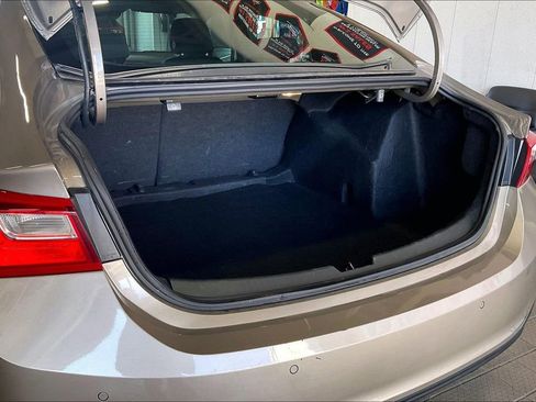 Used 2025 Chevrolet Malibu LT image 19