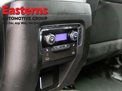 Used 2025 GMC Yukon XL Denali AWD/4WD image 25