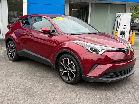 Used 2019 Toyota C-HR XLE FWD image 3
