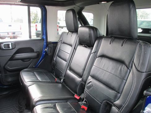 Used 2018 Jeep Wrangler Unlimited Sahara image 15