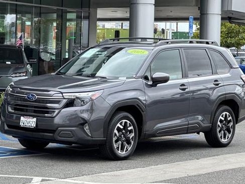 Certified 2025 Subaru Forester Premium AWD/4WD image 10