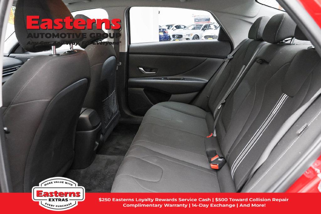 Used 2025 Hyundai Elantra SEL FWD image 22