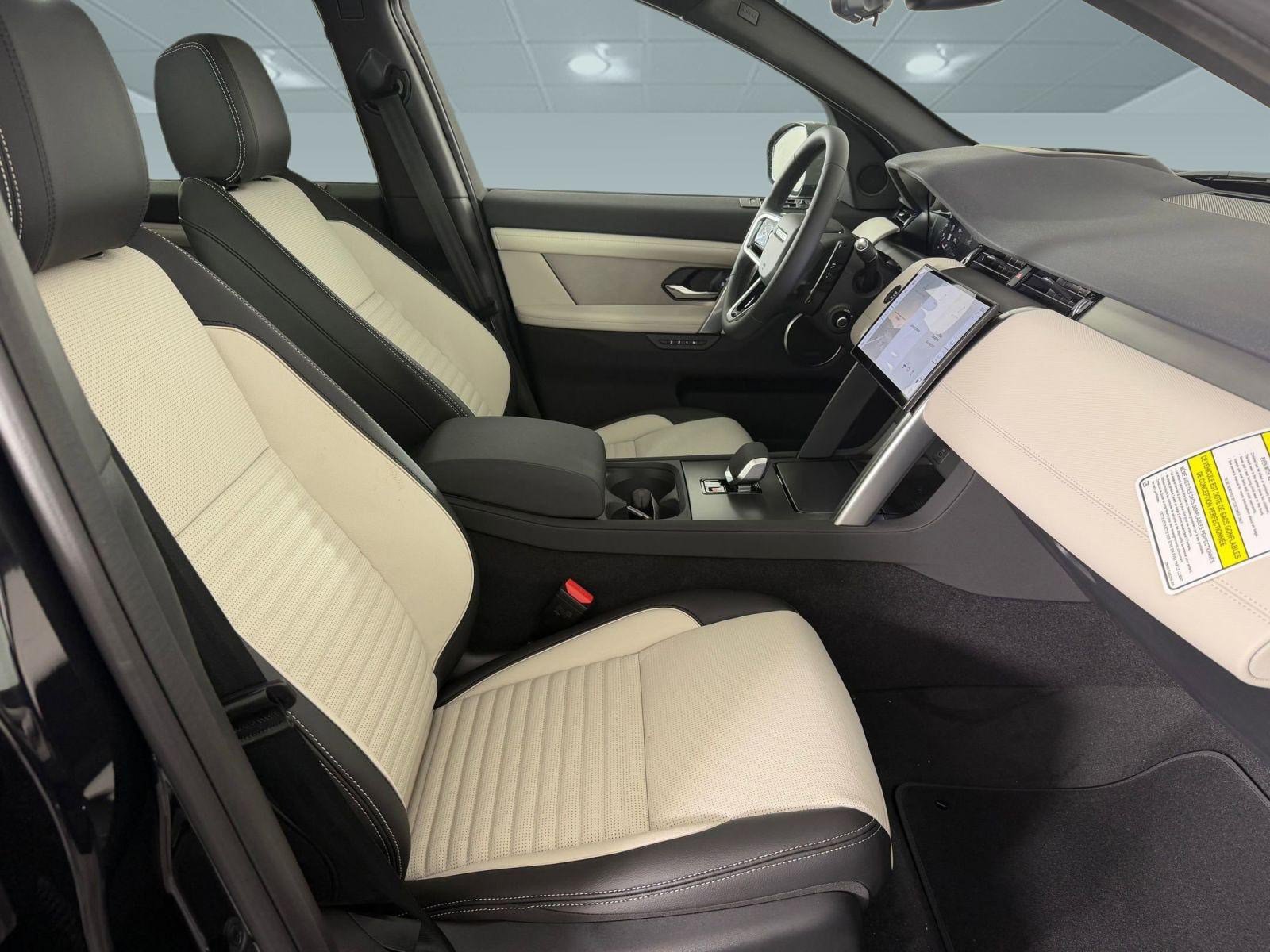 Used 2026 Land Rover Discovery Sport Landmark AWD/4WD image 22