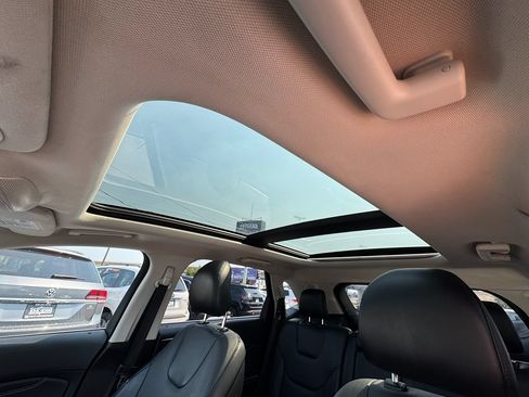 Used 2018 Ford Edge Titanium w/ Equipment Group 302A AWD/4WD image 17