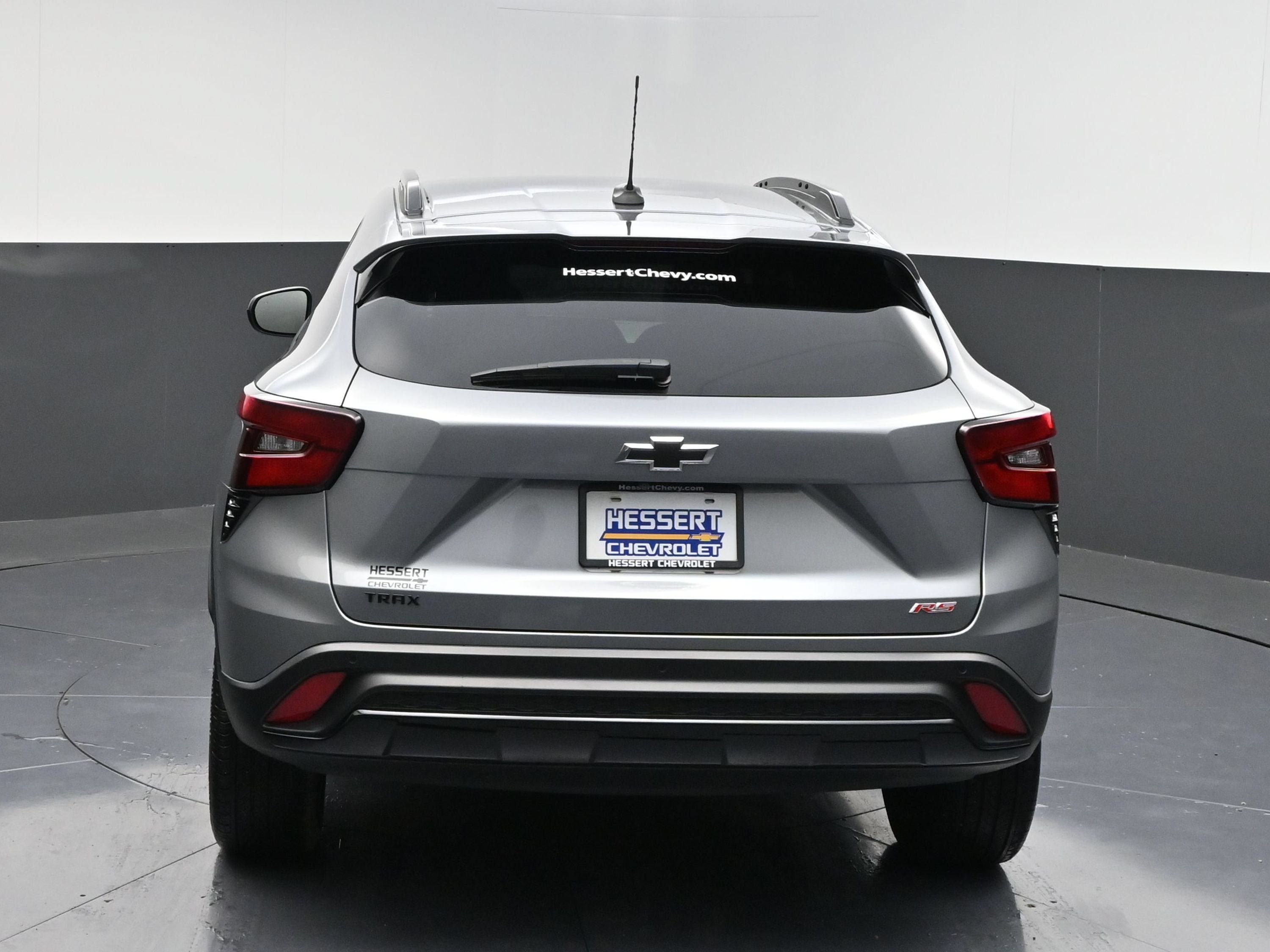 Used 2025 Chevrolet Trax RS w/ Sunroof Package FWD image 7