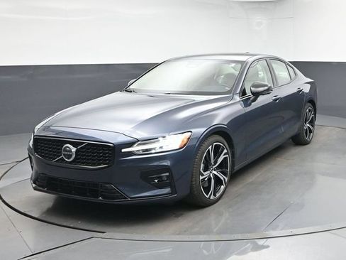 Used 2024 Volvo S60 B5 Plus w/ Climate Package FWD image 3