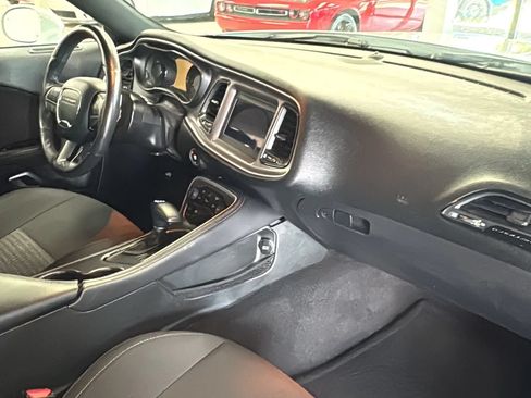 Used 2019 Dodge Challenger R/T w/ Driver Convenience Group RWD image 8