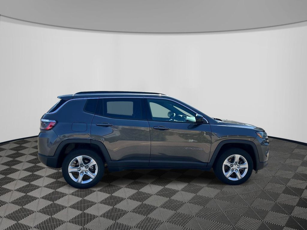 Used 2023 Jeep Compass Latitude AWD/4WD image 6