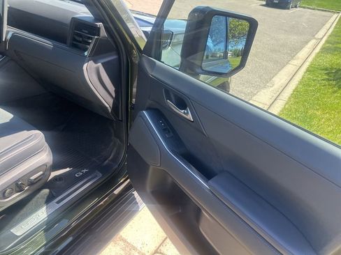 Used 2024 Lexus GX 550 w/ Accessory Package (2T) AWD/4WD image 29