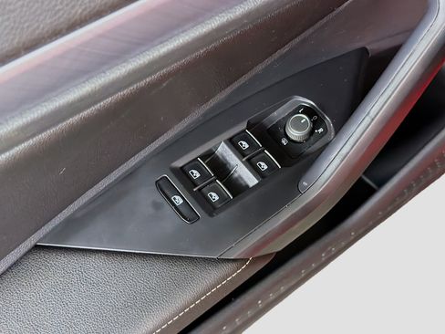 Used 2024 Volkswagen Jetta SE FWD image 15