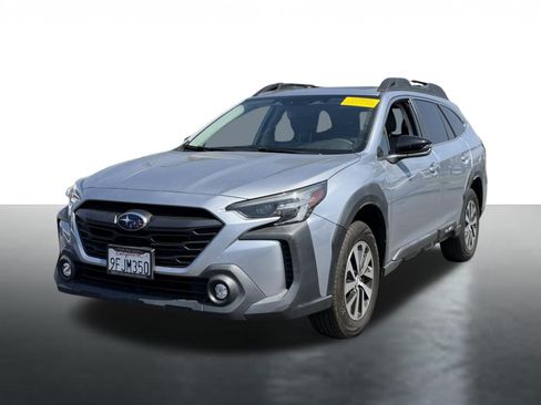 Used 2023 Subaru Outback Premium AWD/4WD image 4