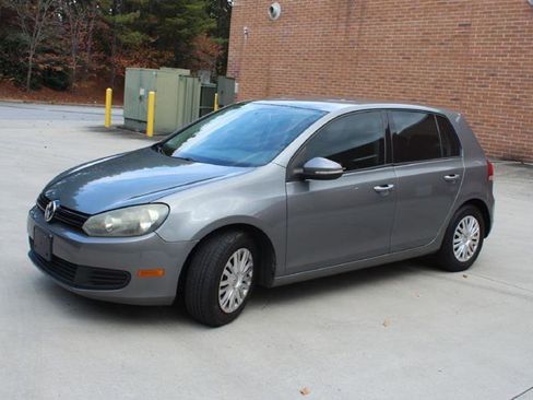 Used 2010 Volkswagen Golf 4-Door image 2