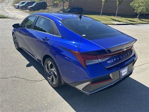 New 2025 Hyundai Elantra SEL image 3