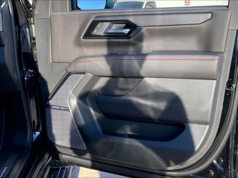 Certified 2025 GMC Yukon AT4 Ultimate w/ LPO, Illumination Package image 22