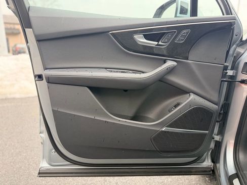 Certified 2025 Audi Q7 3.0T Premium Plus image 13