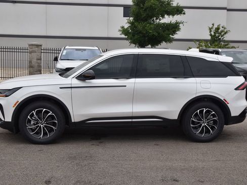 New 2026 Lincoln Nautilus Premier AWD/4WD image 18