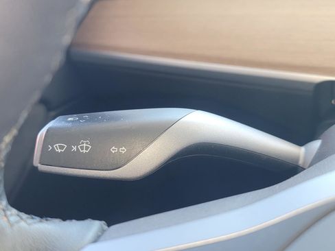 Used 2021 Tesla Model Y Long Range AWD/4WD image 18