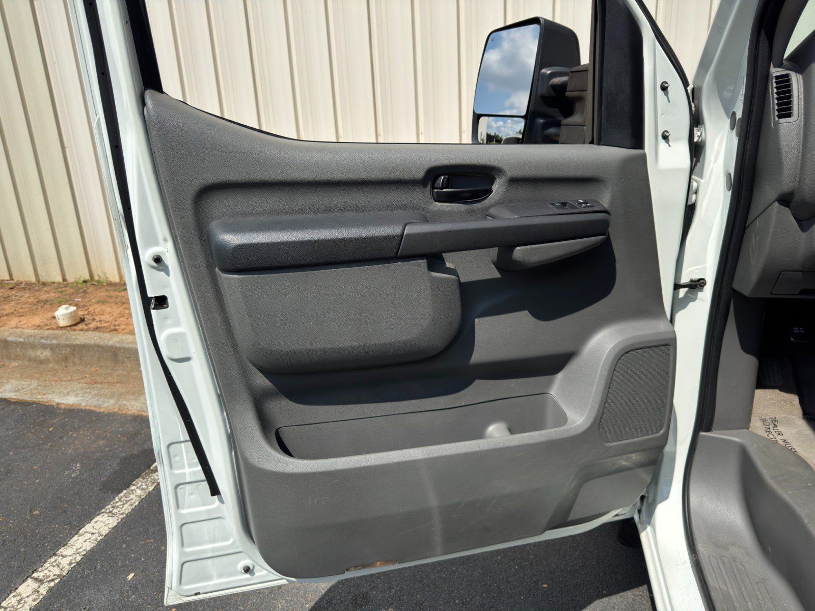 Used 2018 Nissan NV 3500 SL RWD image 35
