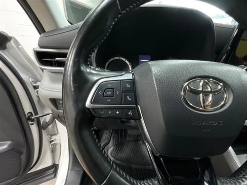 Used 2021 Toyota Highlander LE FWD image 21